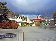 【小学校】中佐都小学校まで700ｍ