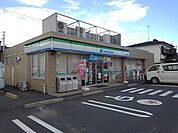 【コンビニエンスストア】ファミリーマート神田川町店まで180ｍ