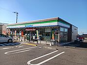 【コンビニエンスストア】ファミリーマート新居浜外山町店まで550ｍ