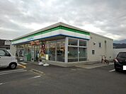 【コンビニエンスストア】ファミリーマート新居浜田の上店まで500ｍ