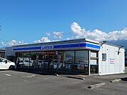 【コンビニエンスストア】ローソン新居浜滝の宮町店まで912ｍ