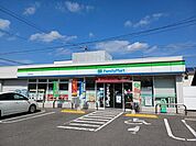 【コンビニエンスストア】ファミリーマート新居浜泉池店まで148ｍ