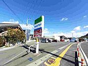 【コンビニエンスストア】ファミリーマート 高知介良通店まで450ｍ
