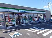 【コンビニエンスストア】ファミリーマート岐阜下奈良店まで750ｍ