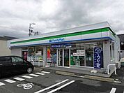 【コンビニエンスストア】ファミリーマート名四川越店まで240ｍ