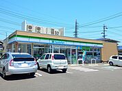 【コンビニエンスストア】ファミリーマート東員六把野店まで650ｍ