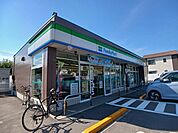 【コンビニエンスストア】ファミリーマート鶴市明見店さんまで350ｍ