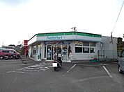 【コンビニエンスストア】ファミリーマート曽於高校前店まで800ｍ