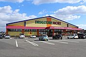 【ドラッグストア】ドラッグストアモリ 伊万里店まで900ｍ