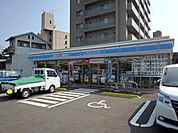 【コンビニエンスストア】ローソン丸亀浜町店まで550ｍ
