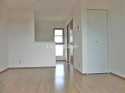 Eminence 108 1階2LDKのリビング/ダイニング