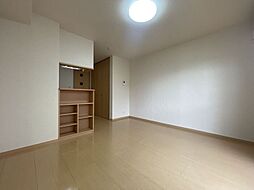 エルムス・ヒル 103 1階ワンルームのリビング/ダイニング