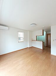 レイク　グリーン 105 1階ワンルームのリビング/ダイニング