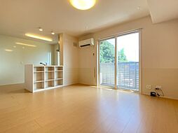 グランヴァリ　B棟 B201 2階2LDKのリビング/ダイニング