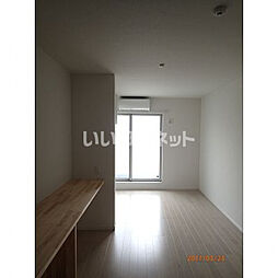 ヴィラ リヴィエール 103 1階ワンルームのリビング/ダイニング