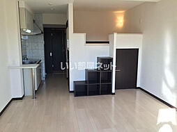 ヴィラ　プレポール 302 3階ワンルームのリビング/ダイニング