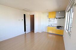 ヴァーチュー 101 1階ワンルームのリビング/ダイニング