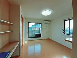 ルミエール上条 203 2階1LDKのリビング/ダイニング