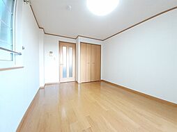 ラゼル山王II 203 2階1Kのリビング/ダイニング