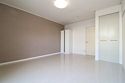 プレジール・クレスト 201 2階1Kのリビング/ダイニング