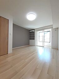 ラ・クレ・ド・ボヌール 203 2階ワンルームのリビング/ダイニング