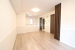 時・KAMOSU　A棟 102 1階3LDKのリビング/ダイニング