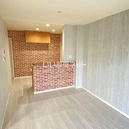 ドムスウエスト 102 1階1LDKのリビング/ダイニング