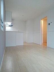 ワイズ　ガーデン　II 201 2階2LDKのリビング/ダイニング