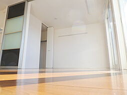 Ｖｉｌｌａ Ｇａｒｌａｎｄ Ｃｏｕｒｔ 302 3階1LDKのリビング/ダイニング