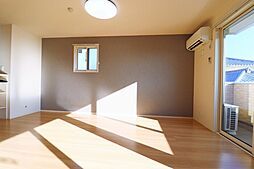 イーストヴィラ・ココ 201 2階1LDKのリビング/ダイニング