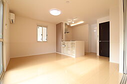 フレンドOSD　B 102 1階2LDKのリビング/ダイニング