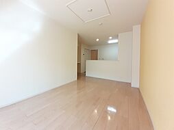 メゾン・ド・エレガンIV 102 1階1LDKのリビング/ダイニング