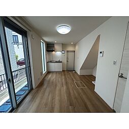 東武伊勢崎線 獨協大学前駅 徒歩10分の賃貸アパート 1階ワンルームのリビング/ダイニング