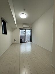 シーフロント 203 2階ワンルームのリビング/ダイニング