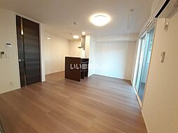 メテオール毛利町 102 1階1LDKのリビング/ダイニング