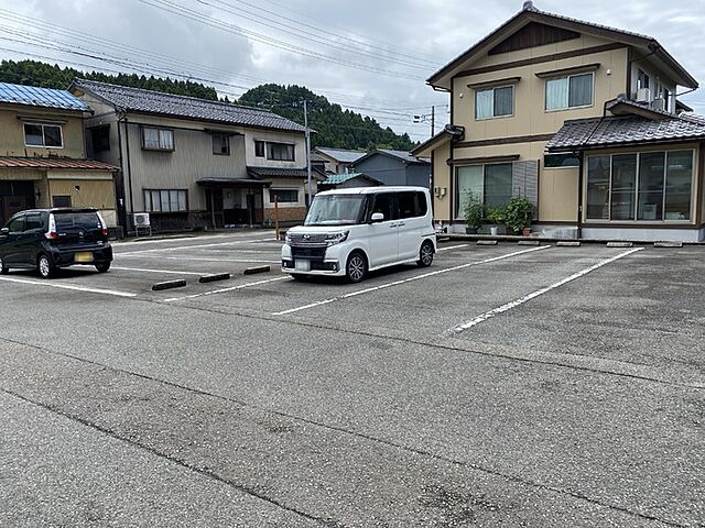 6 / 8