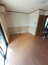 フローレス A1 1階2LDKのリビング/ダイニング