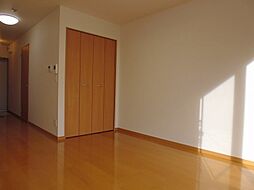 メロンハウス鶴羽田 210 2階ワンルームのリビング/ダイニング