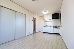 プリムローズ 205 2階2DKのリビング/ダイニング