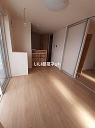 シュールメゾンII 201 2階1LDKのリビング/ダイニング