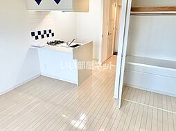 プレサンス三宮東アルバーナ 204 2階1Kのリビング/ダイニング