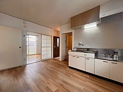 エレガンスレピュート 202 2階3DKのリビング/ダイニング