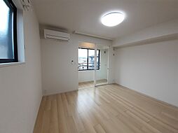 エターナルガーデンI 201 2階1LDKのリビング/ダイニング