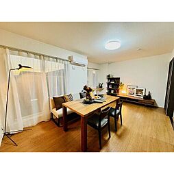 ガラージュ・ド・ルクスみゆき 01 1階1LDKのリビング/ダイニング