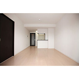 QueenRich新屋敷 201 2階1LDKのリビング/ダイニング