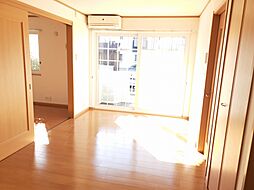 ストーンウェルI 102 1階2LDKのリビング/ダイニング