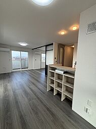 コアーズ 302 3階1LDKのリビング/ダイニング