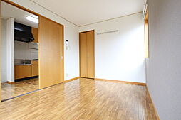 パーク・ビレッジ 105 1階2Kのリビング/ダイニング