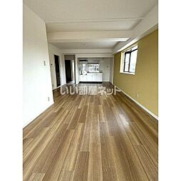 ファミールT・J 401 4階2LDKのリビング/ダイニング