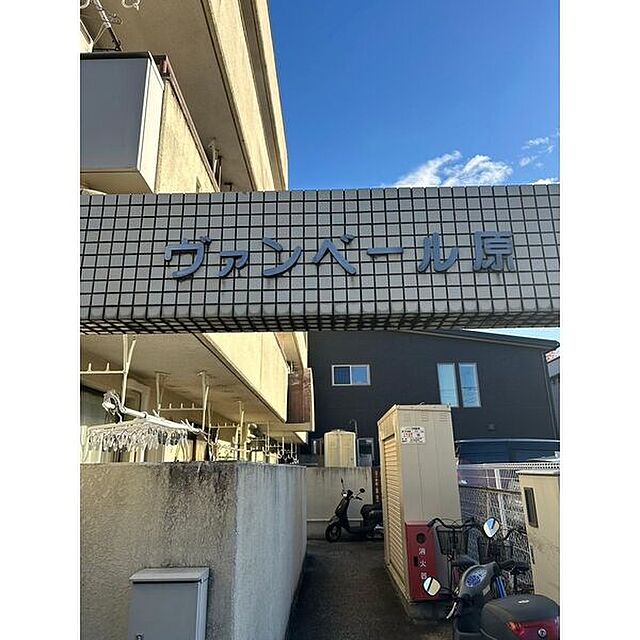 10 / 17